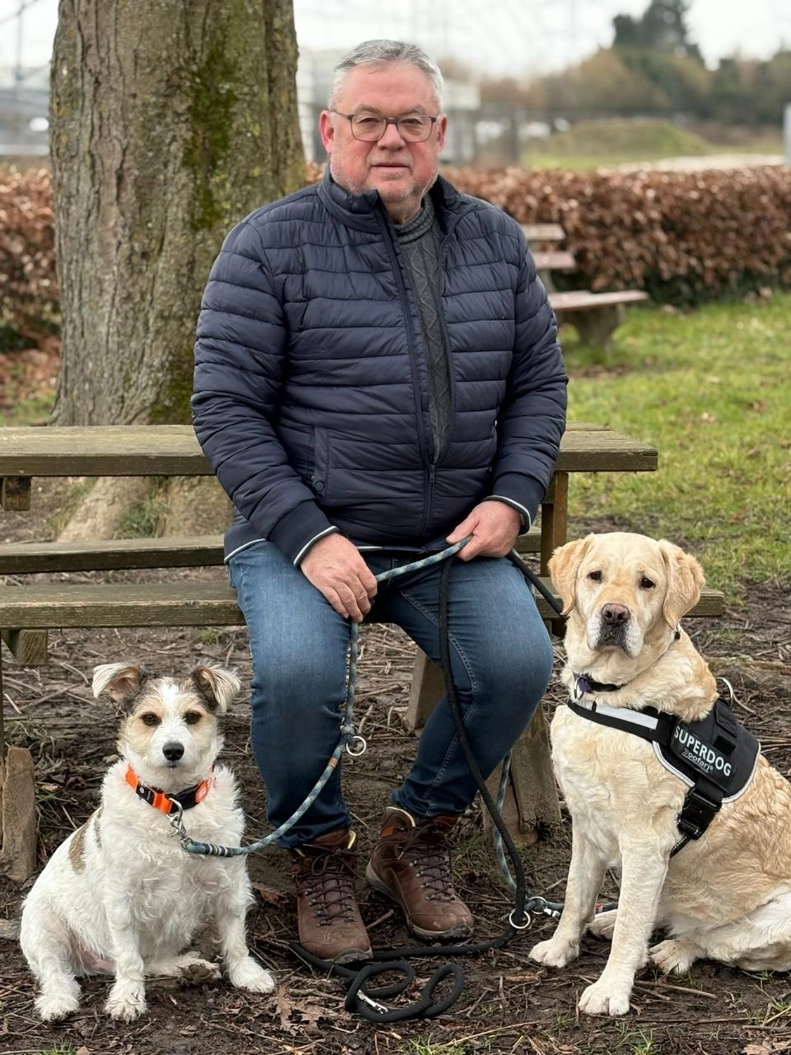 Hundetraining Hundebetreuung Hundebetreuungsdienste Hundetrainingsmethoden Hundeverhalten Hundeerziehung Hundetrainer Thomas Max Hundeschule Rheinstetten Leinenlächeln  Hundeschule Leinenlächeln